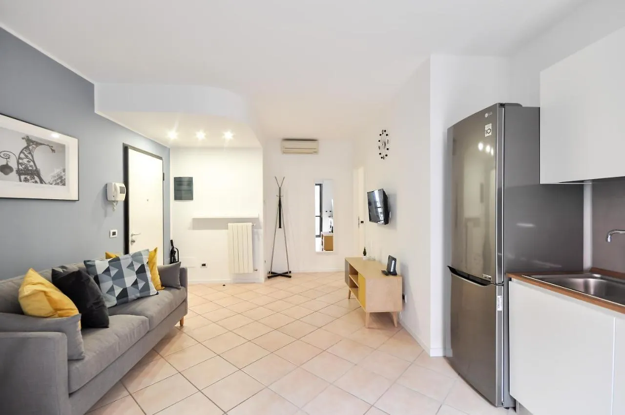 Appartamento CaseOspitali - CASA CRI&ELISA moderno trilocale con terrazza vicino a Lambrate Ventura Milano Italia