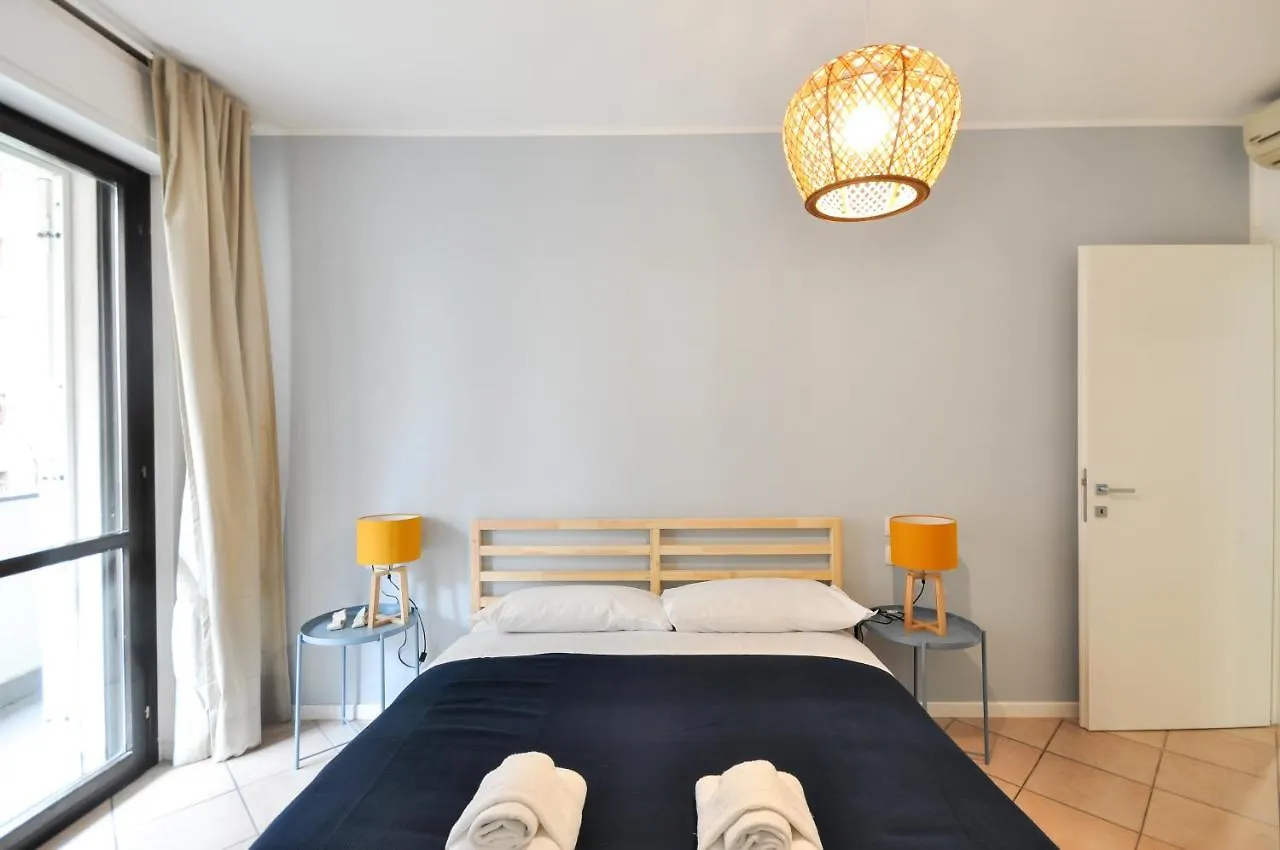 CaseOspitali - CASA CRI&ELISA moderno trilocale con terrazza vicino a Lambrate Ventura Milano 0*,  Italia